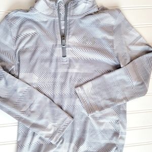UA under Armour quarter zip, like new, size 6